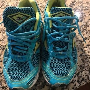 Women’s Muzuno Running Shoe